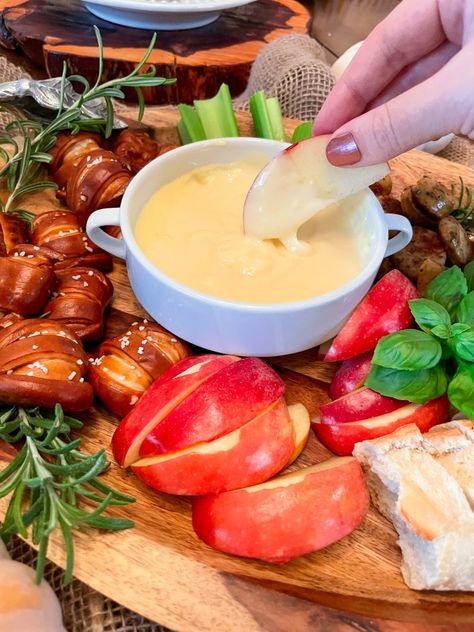 Cheese Sauce Gluten Free, Gouda Fondue, Gouda Cheese Dip, Gouda Cheese Sauce, Gouda Dip, Gluten Free Cheese Sauce, Easy Cheese Sauce, Fondue Recipes Cheese, Pumpkin Pie Ice Cream