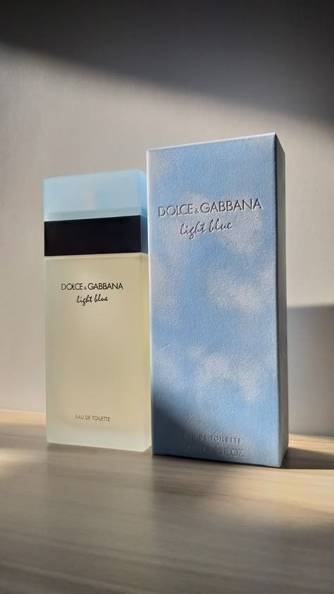 Light Blue Fragrance, Dolce Light Blue, Perfume Light Blue, Dolce And Gabbana Light Blue, Perfume Blue, Light Blue Dolce Gabbana, Light Blue Perfume, Fragrance Lab, Blue Perfume