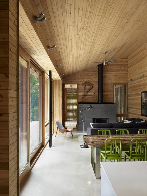 Ultra-Modern Cabin Blends Rustic Warmth With Modern Minimalism Modern Cabin Interior Design, Modern Cabin Design, Modern Cabin Interior, Modern Log Cabin, Cabin Modern, Cabin Interior Design, Beautiful Cabins, Interior Design Rustic, Cabin Interiors