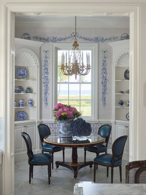 In Good Taste: Chris Luker Photography Blue Willow Decor, Tea Room Design, Tea Room Decor, Mid Century Dining Room, Blue Vases, Dining Room Blue, Tea Rooms, Blue White Decor, Yellow Decor