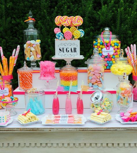 Loungerie Party, Bar A Bonbon, Candy Bar Wedding, Candy Station, Jungle Juice, Candyland Party, Candy Theme, Candy Land Theme, Dessert Buffet