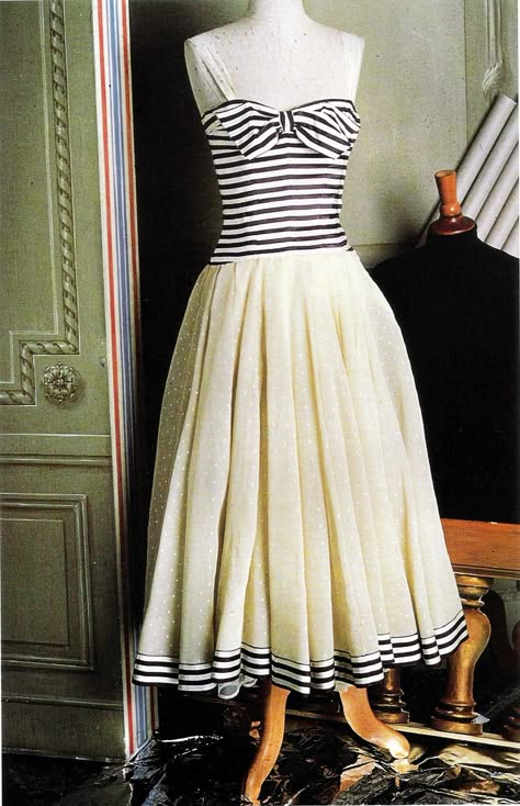 Vintage 1956 Chanel couture summer party  dress with striped silk bodice, and full skirt of dotted cream silk over synthetic gauze, and lace-trimmed underskirt <3 | #VintageDress #Chanel Vintage Chanel Dress, 50's Fashion, Mode Chanel, Dresses By Color, Chanel Dress, House Of Chanel, Fashion 1950s, Chanel Couture, Backless Prom Dresses