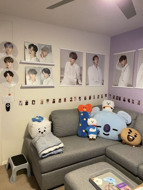 Bts Room, Army Room Decor, Decor Organization, Army Room, Aesthetic Room Ideas, Bedroom Setup, Dekorasi Kamar Tidur, Study Room Decor, Room Goals