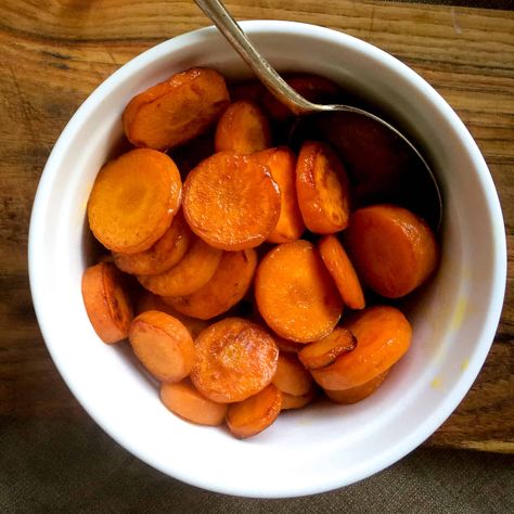 Honey Glazed Sliced Carrots {Clean Eating} - Clean Eating with kids Fall Plates, Caramelized Honey, Clean Eating With Kids, Gluten Free Family Meals, Sliced Carrots, Recipes For Toddlers, Honey Glazed Carrots, Eat More Vegetables, Thanksgiving 2022