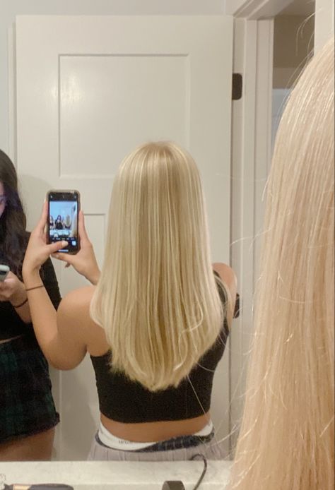 Platinum Blonde Hair Highlights, Beach Blonde Highlights, Hairstyle Highlights, Blonde Hair Pale Skin, Blonde Layered Hair, Bright Blonde Hair, Baby Lights, Blonde Hairstyle, Light Blonde Highlights