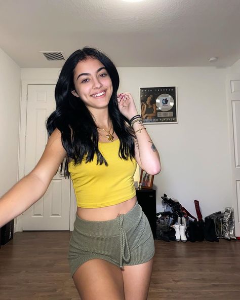 (Irtr) Malu | #fashion #outfit #beautiful #pretty Good Instagram Posts, Malu Trevejo Outfits, Malu Trevejo, Feeling Good, Outfits Casual, Photo Shoot, Tshirt Dress, Fashion Nova, Feel Good