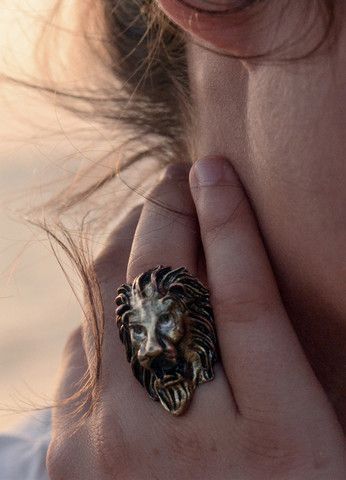 Lannister Aesthetic, Brigitte Lindholm, Casterly Rock, Peter Pevensie, Lucy Pevensie, Gryffindor Aesthetic, Yennefer Of Vengerberg, Mata Hari, Lion Ring