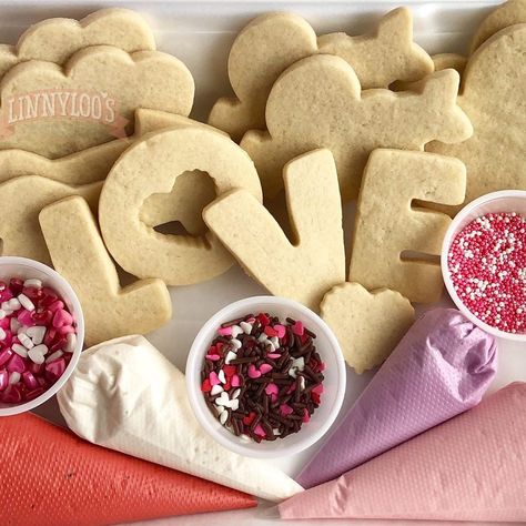 Valentine Cookie Kit, Vday Cookies, Cakesicles Ideas, Sugar Cookie Kit, Cookie Kits, Valentine Cookies Decorated, Valentine Cookie, Cookie Decorating Kit, Cookie Sets