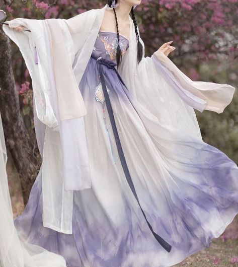 Chinese Clothing Modern, Hanfu Modern, Chinese Princess Dress, Chinese Clothing Traditional, Traditional Chinese Clothing, Traditional Asian Dress, Japanese Traditional Clothing, Ancient Dress, Dunhuang