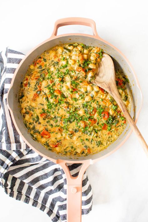 Mediterranean Braised Chickpea Rice Bowls - This Savory Vegan Braised Chickpeas, Plant Based Dinner Recipes, Chickpea Rice, Hummus Sauce, Creamy Hummus, Plant Based Recipes Dinner, Plant Based Foods, Plant Based Dinner, Meatless Mondays