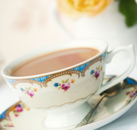 10 proper afternoon tea etiquette rules | Luxury Lifestyle Magazine Grooming Women, Etiquette Rules, Tea Etiquette, British Traditions, British Tea, Bars And Clubs, Rum Cocktails, Tea Tasting, Contemporary Crafts