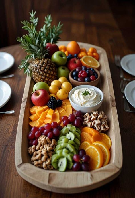 13 Thanksgiving Table Decor Ideas to Impress Your Guests » HomeDecorFull Fruit Serving Ideas, Winter Fruit Platter, Breakfast Fruit Platter, Fruit Tray Ideas For Party, Simple Fruit Platter, Thanksgiving Table Decor Ideas, Thanksgiving Fruit, Edible Centerpieces, Wooden Platters