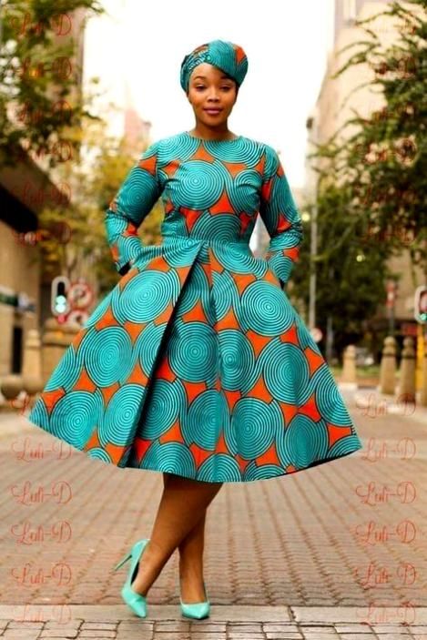 Kitenge Office Wear Outfits: The East African fabric, kitenge, comes in distinct prints and colors giving a qu Kitenge Designs, Afrocentric Fashion, Shweshwe Dresses, Mode Prints, Casual Attire For Women, Kente Styles, Afrikaanse Mode, Short African Dresses, Gaun Fashion