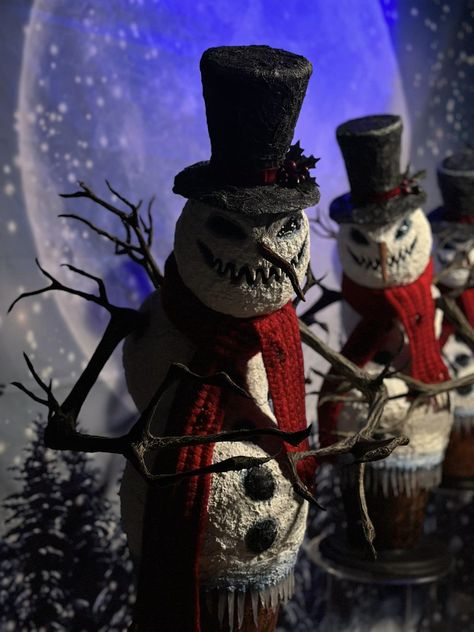 Mr. Sinister Snow and a couple of... - Evil Seed Creations Evil Christmas, Evil Santa, Christmas Evil, Mr Sinister, Bricolage Halloween, Creepy Christmas, Monster Characters, Office Holiday, Spooky Season