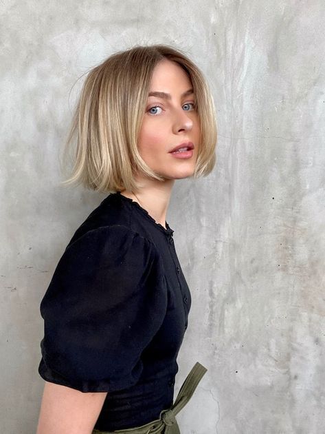 Short Straight Fine Hair Cuts, All One Length Bob, Short One Length Hair, Short Bob Styling, French Bob No Bangs, 90’s Bob, 90s Bob Haircut, One Length Bob, Chic Bob Hairstyles