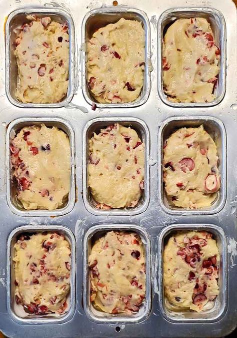 Cranberry And Orange Bread Recipes, Cranberry Orange Bread Moist, Cranberry Nut Bread Moist, Dried Cranberry Orange Bread, Mini Christmas Breads For Gifts, Mini Cranberry Orange Bread, Cranberry Orange Bread Mini Loaves, Cranberry Orange Mini Loaves, Dried Fruit Bread