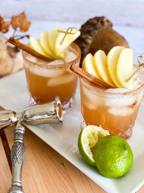 Cider Mimosas, Apple Cider Mimosa, Freezing Apples, Thanksgiving Cocktails, Woo Woo, Honeycrisp Apples, Mocktail Recipe, Punch Recipes, Margarita Recipes