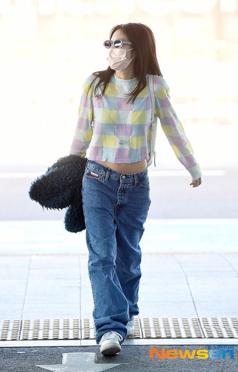 Jennie Blackpink Airport Fashion, Jennie Airport Fashion, Blackpink Airport Fashion, Jennie Airport, Blackpink Airport, 90s Hip Hop Fashion, Chill Fits, Icn Airport, Los Angeles Usa