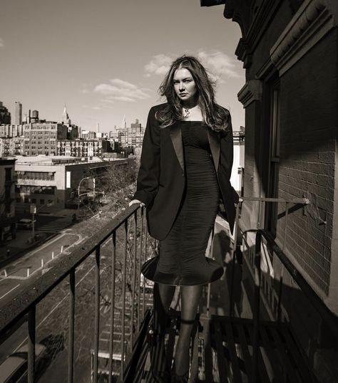 Anna Delvey Aesthetic, Anna Sorokin, Inventing Anna, Anna Delvey, Prada Vintage, Dream Woman, Nyc Aesthetic, Alessandra Rich, Vintage Heels