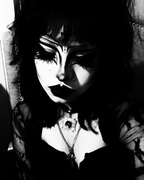 Goth Metalhead, Goth Inspiration, Goth Makeup Looks, Spooky Makeup, Trad Goth Makeup, Goth Eye Makeup, Traditional Goth, Corpse Paint, Goth Stuff