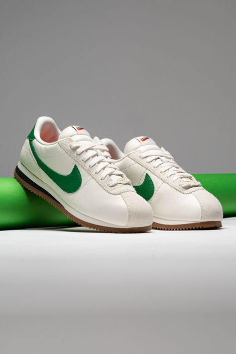 Nike's latest rendition of the iconic Cortez silhouette doesn't shoot for flash, but lets its iconic look and retro appeal really shine through. This fresh take keeps it classic with a white upper and gum sole, while an Aloe Verde green Swoosh adds the perfect amount of energy to the shoe.⁠ Nike Cortez Outfit, Latest Nike Shoes, Nike Cortez Shoes, Cortez Shoes, Form Inspiration, Fotos Ideas, Real Fashion, Shoes Photography, Men's Footwear