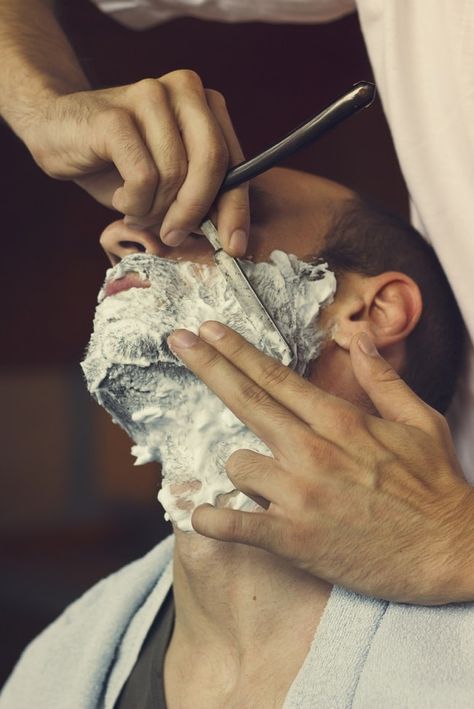 Man Shaving, Straight Razor Shaving, Face Pores, Cow Boys, Shaving Tips, Best Shave, Mens Hair Care, Shaving Beard, The Barber