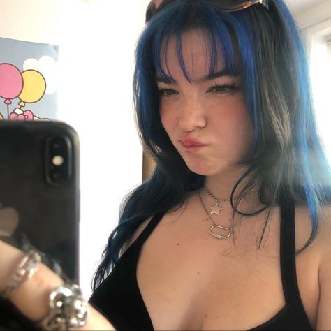 Blue Hair Streaks Short Hair, Blue Hair Inspo Aesthetic, Highlights Color Ideas For Black Hair, Top Black Bottom Blue Hair, Blue Dark Brown Hair, Dark Hair With Blue Streaks, Blue Highlights With Bangs, Blue And Black Hair With Bangs, Hair Dye Ideas Front Strands