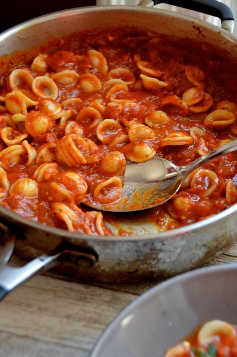 Pasta Arrabiata - Always Order Dessert Arabiata Sauce Recipe Pasta, Arabiatta Pasta, Pasta Arrabiata Recipe, Arrabiata Pasta, Tomato Cream Sauce Pasta, Pasta Arrabiata, Pasta Varieties, Meat Free Recipes, Pasta Sauce Recipes