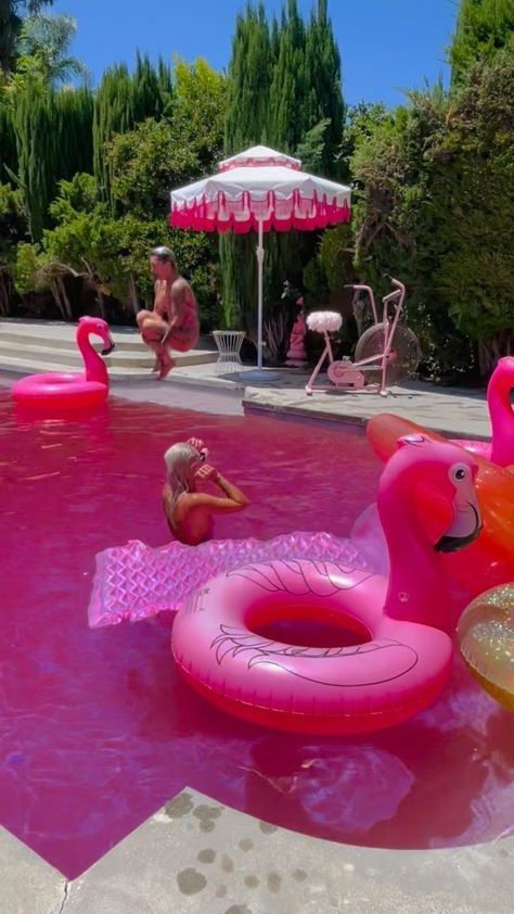 Pink Pool Party Decorations, Malibu Barbie Pool Party, Pink Aesthetic Barbie, Summer Vibes Pink, Pink Pool Floats, Pink Pool Party, Barbie Pool Party, Aesthetic Barbie, Barbie Wallpaper