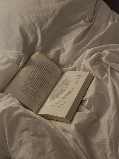 Reading Motivation, The Book Thief, Books And Coffee, Reading Aesthetic, White Books, Cozy Aesthetic, Reading In Bed, Bed Time, Books Aesthetic