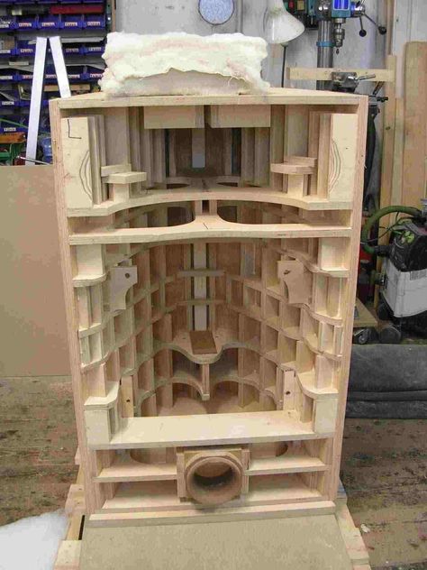 The Audio Eagle - The Making of GOTO Horn Speakers a la Haigner Wood Speakers Design, Diy Audio Projects, Music Room Design, Wood Speakers, Subwoofer Box Design, Speaker Plans, Vintage Speakers, Speaker Box Design, Horn Speakers