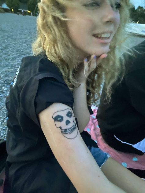 Megamind Tattoo, Misfits Skull Tattoo, Misfit Tattoo, Y2k Tattoos, Heartagram Tattoo, Misfits Tattoo, Hole Tattoo, Emo Tattoos, Scene Tattoo