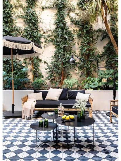 Black And White Flooring, Checkered Floor, Black And White Tiles, Patio Interior, Terrace Design, Urban Oasis, Stunning Interiors, Art Deco Interior, Outdoor Rooms