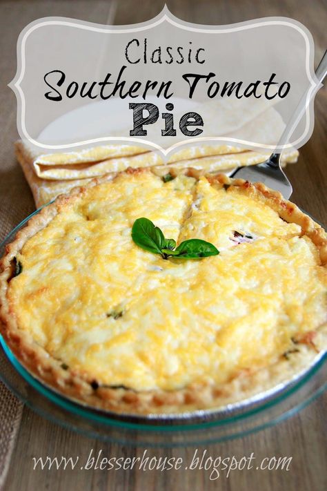 Classic Southern Tomato Pie Vegetable Pies, Vegetable Tarts, Pallet Benches, Vegetable Casseroles, Southern Tomato Pie, Savoury Slice, Tomato Pie Recipe, Impossible Pie, Savoury Pies