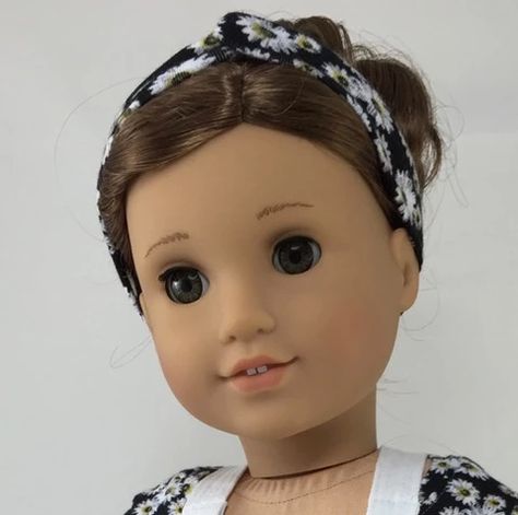 Headband With a Twist! Free Tutorial For 18 Inch Dolls | Pixie Faire Doll Headband Pattern, Doll Headband, American Girl Diy, Baby Doll Clothes Patterns, Doll Hats, American Girl Doll Diy, American Girl Accessories, American Girl Patterns, Doll Things