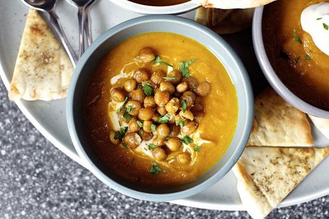 carrot soup with tahini and crisped chickpeas Lemon Crisp, Crispy Chickpeas, Carrot Soup, Smitten Kitchen, Roasted Chickpeas, Minestrone, Idee Pasto Sano, Baklava, Chickpeas