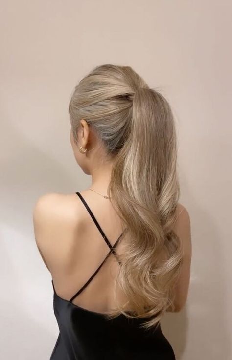 High Pony With Volume, Ponytail Bridal Hair, Straight Ponytail Hairstyles, Ponytail Hack, Volume Ponytail, Engagement Hair, Voluminous Ponytail, Chic Ponytail, Tail Hairstyle