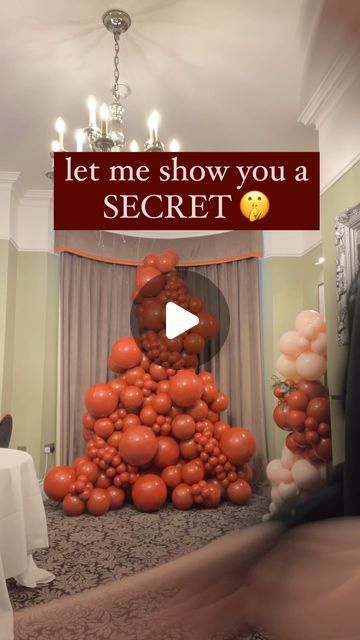 Decorative Balloons Ideas, Free Standing Balloon Garland, Baloon Arcs How To, Making Balloon Garland Videos, Gold Chain Link Balloon Garland, Balloon Garland With Chain Balloons, Attaching Balloons To Backdrop, Balloon Arch Ideas, Balloon Tips