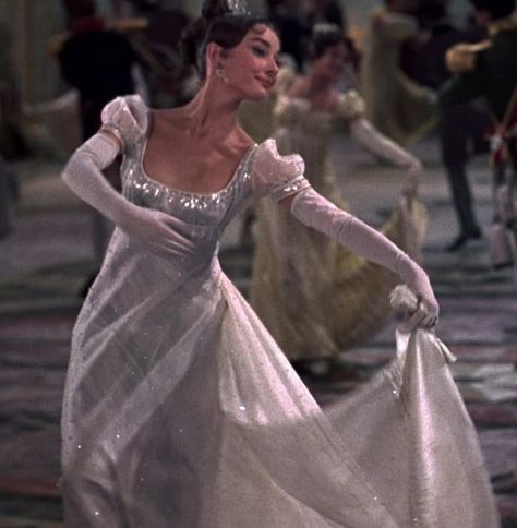 𝙹 𝚕𝚘𝚟𝚎𝚜 𝙷. ♡ on Twitter: "rukia in this… https://t.co/fiDtutiDdR" / Twitter Aubrey Hepburn, Audrey Hepburn Style, Regency Dress, Princess Core, Hepburn Style, Anna Karenina, Boardwalk Empire, Into The Woods, Sophia Loren