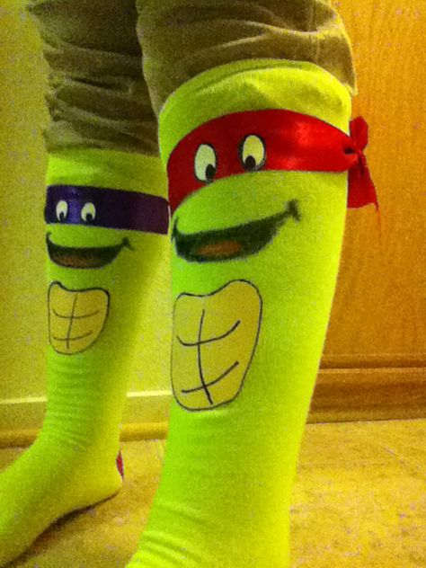 Made these cool Ninja turtle socks for crazy sock day so easy an fun to make! Crazy School Day, Crazy Socks For Kids, Crazy Sock Day, Wacky Socks, Silly Socks, Crazy Hat Day, Red Ribbon Week, Lace Diy, Hat Day