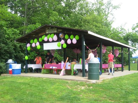 Rent a shelter at your local park for your childs birthday. Easy clean up and lots of outdoor fun! Park Party Decorations, Backyard Party Decorations, Birthday Party At Park, Birthday Party Places, Backyard Birthday Parties, Picnic Birthday Party, Park Birthday, Outdoors Birthday Party, Backyard Birthday