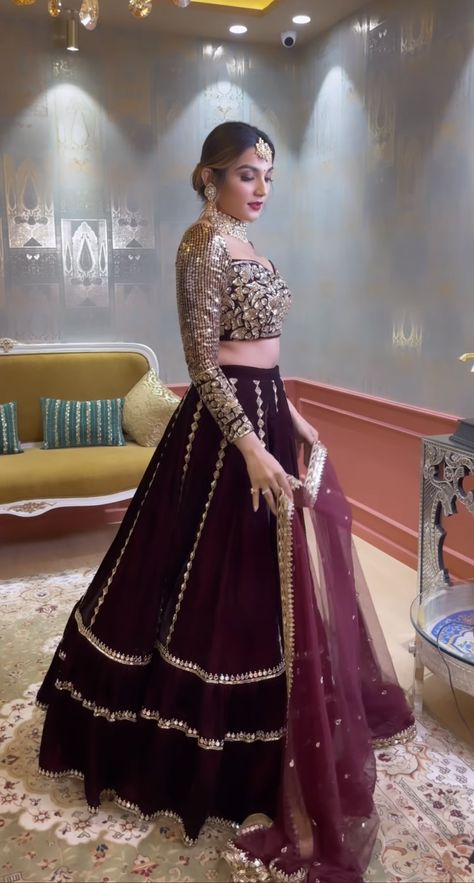 Celebrity Lehenga Designs, Lehnga For Sister's Wedding, Wine Colour Lehenga Color Combos, Modern Lehangas, Indian Cocktail Dress, Lengha Blouse Designs, Lehenga Design, Velvet Lehenga, Wedding Dress Bustle