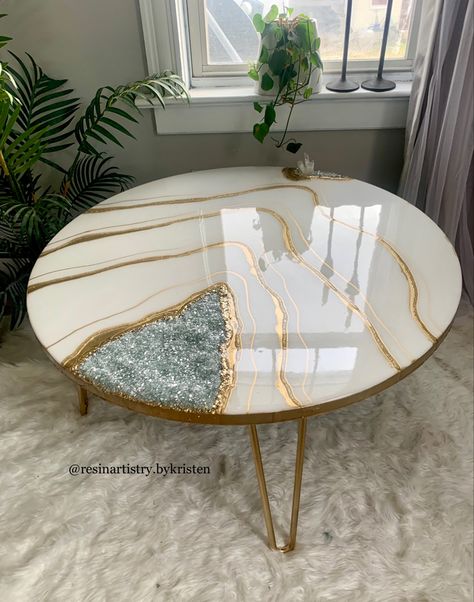 Resin Table Ideas Coffee Tables, Geode Coffee Table, Marble Resin Table, Crystal Coffee Table, Resin Coffee Table Ideas, Resin Art Table Top, Table Glass Design, Resin Table Top Diy, Resin Table Ideas