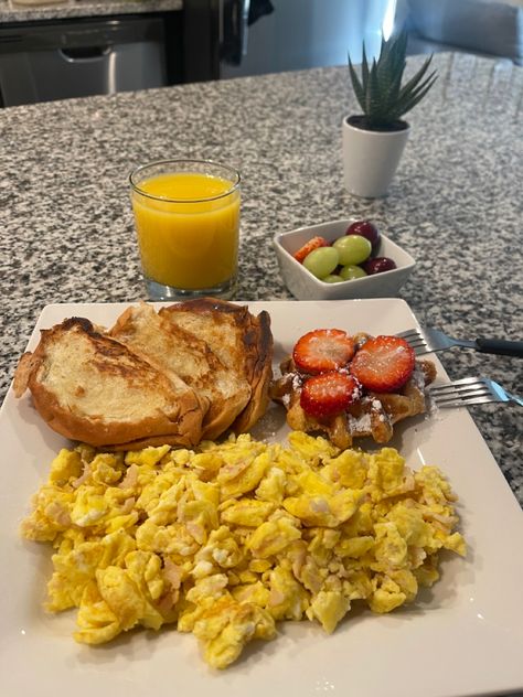 Healthy Breakfast At Home, Healthy Breakfast Asthetic Picture, Mexican Breakfast Aesthetic, Brakefast Snap, Breakfast Snaps, Breakfast Astethic, Foods For Lunch, Desayuno Aesthetic, Desayunos Aesthetic