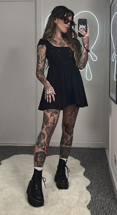 Grunge Cocktail Outfit, Alt Inspo Outfit, Gothic Night Out Outfit, Pastel Grunge Aesthetic Outfits, Tattoo Shop Outfit, Women With Tattoos Aesthetic, Goth Summer Outfits Plus Size, Goth Festival Outfit Summer, Alt Night Out Outfit