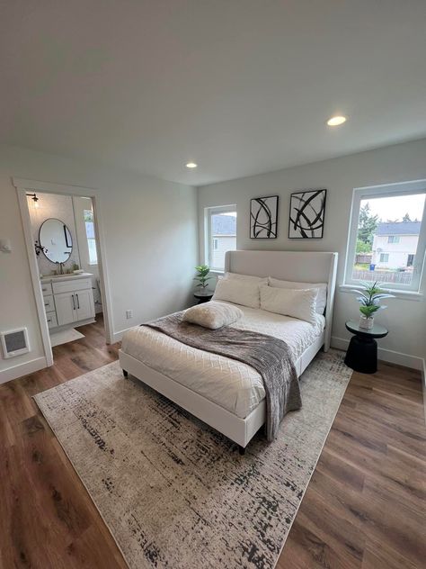 Guest Room Designs, Big Room Layout, Nice Rooms Bedrooms, Cottagecore Things, Modern Suburban House, Coastal Room Decor, Dads Room, Living Single, Guest Room Design