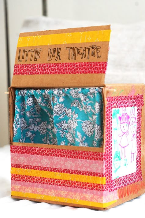 diy little cardboard box theatre... Box Theatre, Puppet Stage, Puppet Theater, Finger Puppets, Childrens Crafts, Diy Toys, Craft Activities, Projects For Kids, Kids Crafts