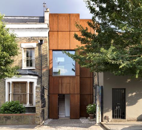 Small Front Yards, Steel Architecture, Clad Home, Architecture Today, Hidden House, British Architecture, Awesome Architecture, City Planning, House London