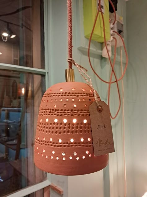 Clay Lamp Diy, Ceramic Lampshade, Pottery Lighting, Diy Lampe, Pottery Lamp, Ceramic Bell, Traditional Pottery, Diy Plant Hanger, Clay Wall Art