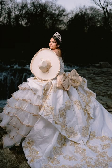 Ultimate Guide to Quinceanera Picture Locations Near You — yQuince Dallas Quinceanera Charro Quinceanera Photoshoot, Quinceanera Cowgirl Theme, White Xv Dresses, White And Blue Quinceanera Dresses, 15 Dresses Quinceanera Charro, Quinceanera Charro Theme, White And Gold Quince, Western Quinceanera Ideas, Charro Theme Quinceanera